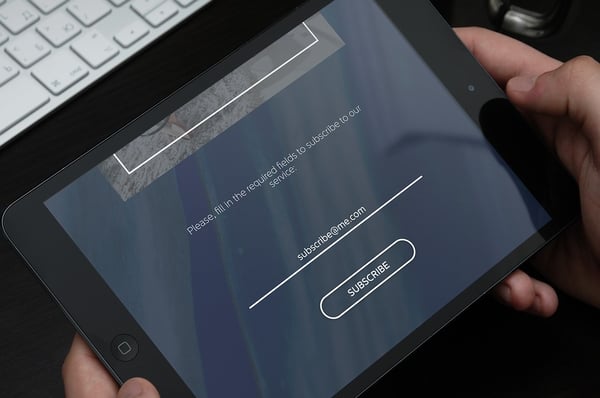 iPad user subscribing to an email list